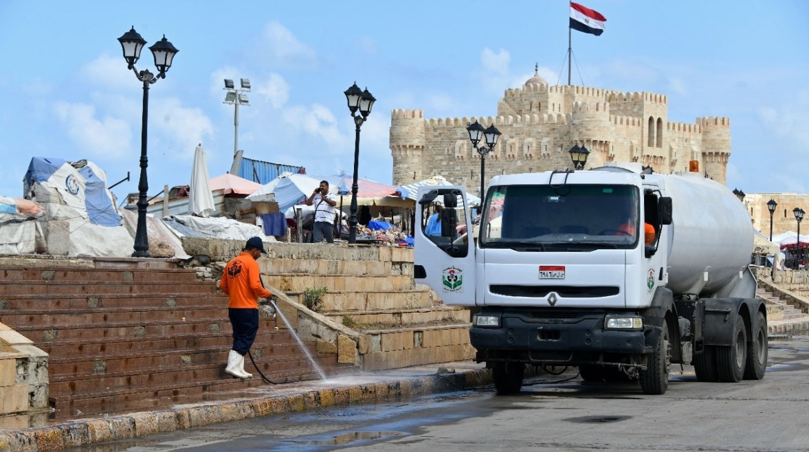 عدم تعرض العمال لأشعة الشمس المباشرة خلال فترة الصيف 