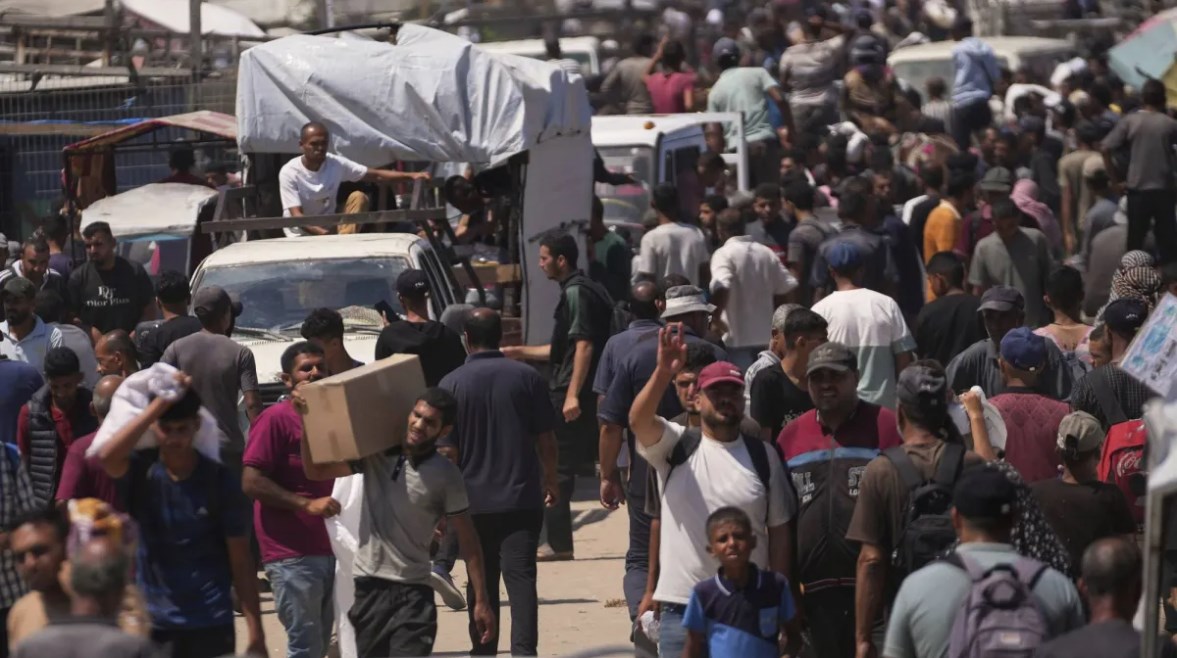 انتظار المساعدات في غزة