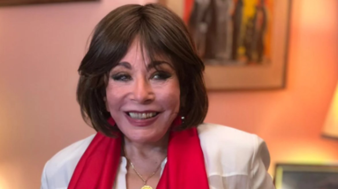 الفنانة القديرة لبنى عبد العزيز الفنانة القديرة لبنى عبد العزيز