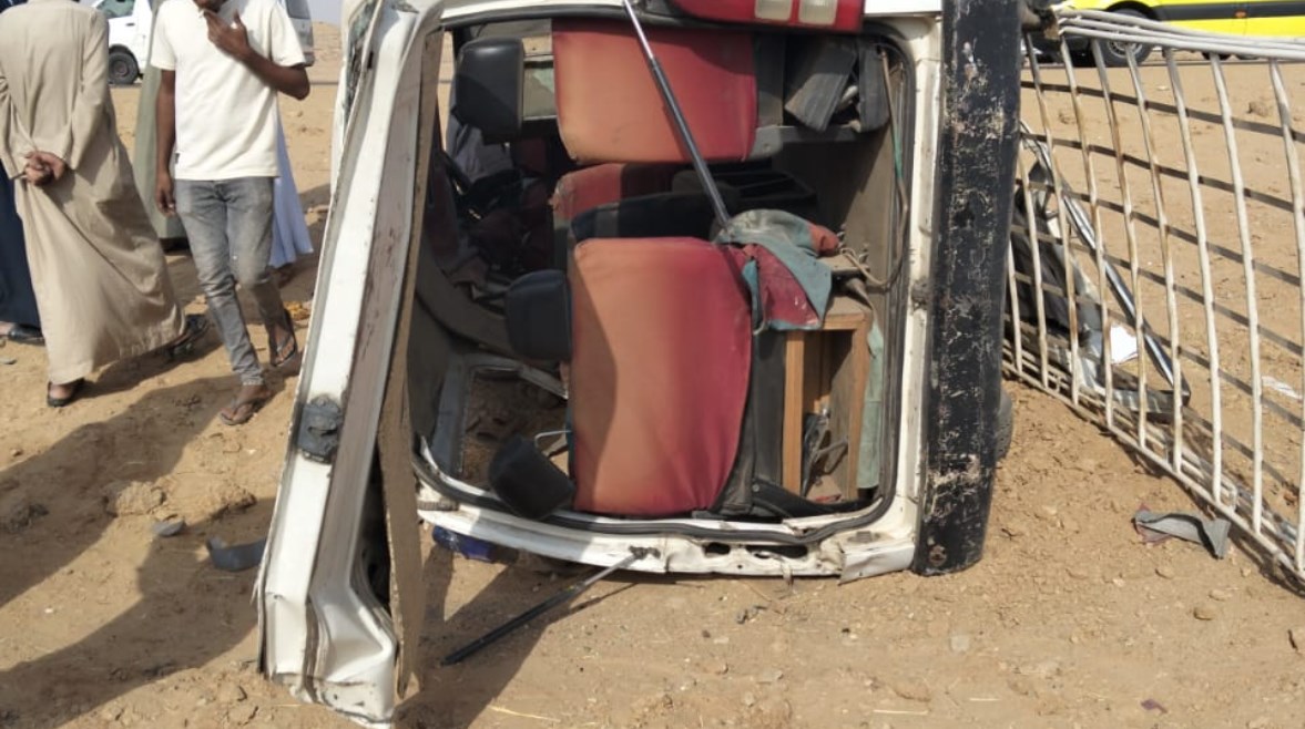 حادث تصادم سيارة ميكروباص باخرى ربع نقل بأسوان  حادث تصادم سيارة ميكروباص باخرى ربع نقل بأسوان