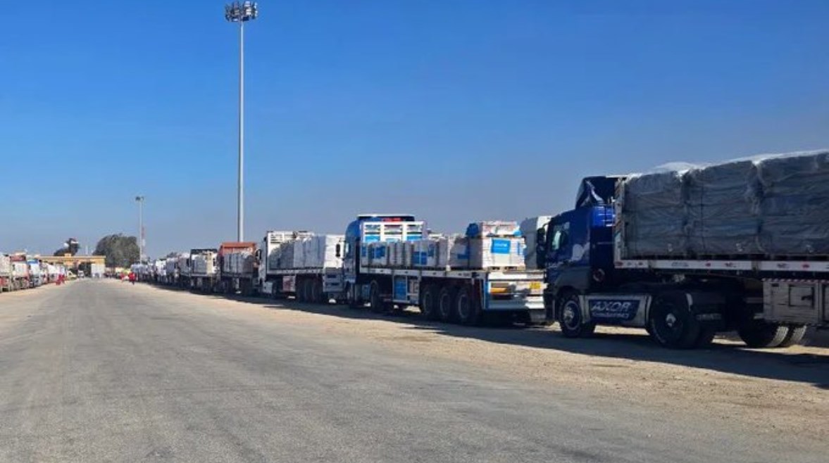 شاحنات أدوية تدخل غزة شاحنات أدوية تدخل غزة