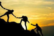  اكتب فقرة عن أهمية التعاون 
