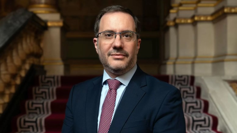 السفير البريطاني لدى مصر مارك برايسون ريتشاردسون