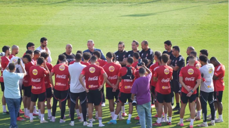 اجتماع الخطيب مع لاعبي الأهلي 