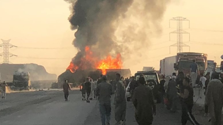 حريق سيارتين  حريق سيارتين