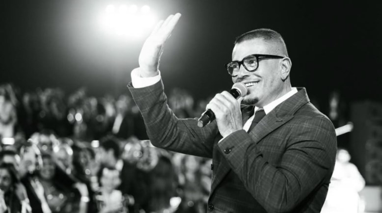 عمرو دياب في حفل الأهرامات