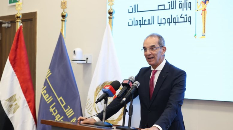  الدكتور عمرو طلعت وزير الاتصالات وتكنولوجيا المعلومات