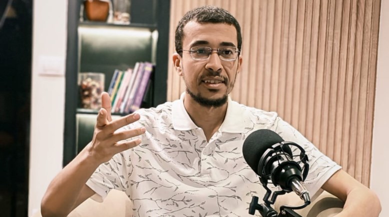 الكاتب الصحفي عبدالمجيد عبدالله