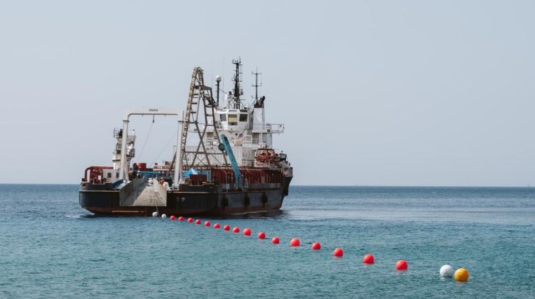 إنزال الكابل البحري إنزال الكابل البحري