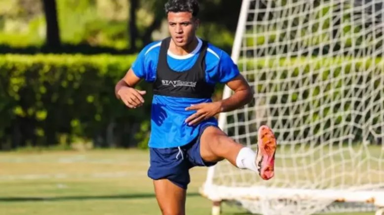 أحمد ربيع لاعب الزمالك 