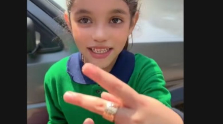 الصغيرة كندا 