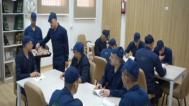 توزيع حلوى في إحياء ذكرى المولد النبوي بمراكز التأهيل