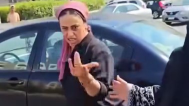 مشادة بين شاب وسيدة في النزهة