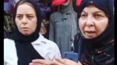 وكيلة مدرسة وابنتها 