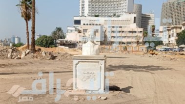 تمثال أم كلثوم وسط أرض الحديقة