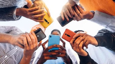 خدمات الاتصالات في 2025