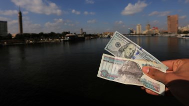 مصير سعر الدولار أمام الجنيه بعد صفقة البحر الأحمر الكبرى
