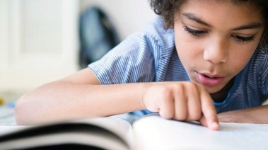 تعسر اتقان القراءة والكتابة في المدارس