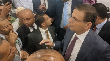 وزير الزراعة يستمع لشكاوى الفلاحين في مؤتمر صحاري