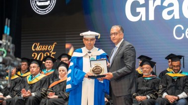 نائب رئيسة مجلس إدارة بنك ناصر الاجتماعي، أسامة السيد، في احتفالية تخرج دفعة من مدينة زويل