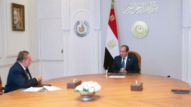 الرئيس السيسي مع محافظ البنك المركزي حسن عبد الله