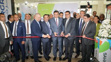 وزير الزراعة ورئيس البنك الزراعي أثناء افتتاح معرض صحارى