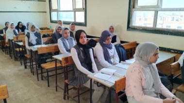 طالبات الصف الثالث الإعدادي 