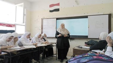 معلمة أثناء الحصة الدراسية