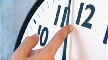  متي يتغير التوقيت الشتوي 2025؟