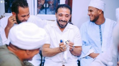 أشرف أبو حاكم خلال عقد قرانه