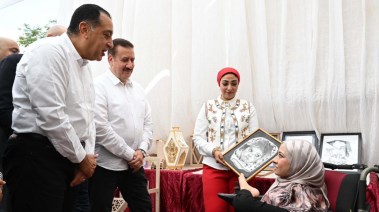 ندى محمود أثناء لقائها مع رئيس الوزراء