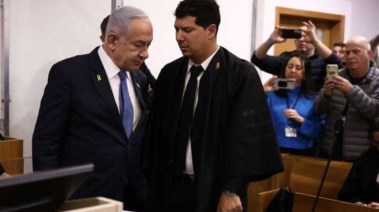 رئيس الوزراء الإسرائيلي بنيامين نتنياهو أثناء محاكمته بتهم فساد