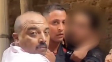 النقيب أسامه محمدين أثناء القبض على المتهم 