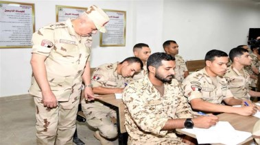 الفريق أحمد خليفة يتفقد المنظومة التعليمية بالمعاهد العسكرية التخصصية