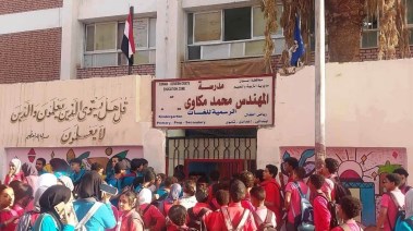 محافظ أسوان يشدد على عدم منع الطلاب والطالبات من دخول مدارسهم فى حالة تأخرهم عن مواعيد فتح المدرسة وطابور الصباح