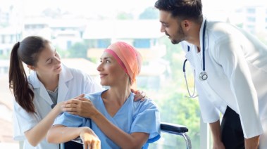 10 عادات خفية قد ترتبط بالسرطان