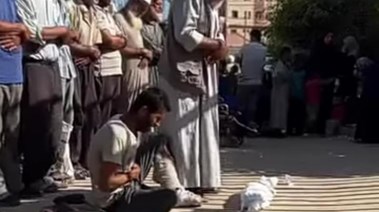 أب في جنازة أبنه