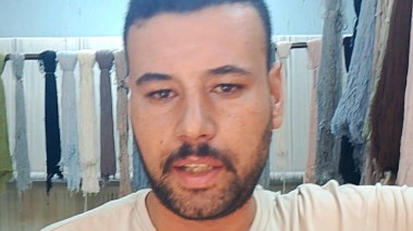 صورة أحمد صاحب مصنع السجاد اليدوي بالمنوفية 