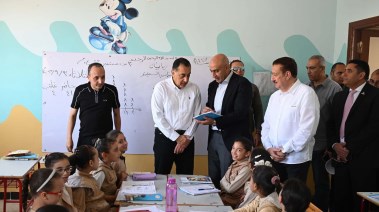 رئيس الوزراء يتفقد مدرسة الشهيد سامح طاحون الابتدائية بقرية شما