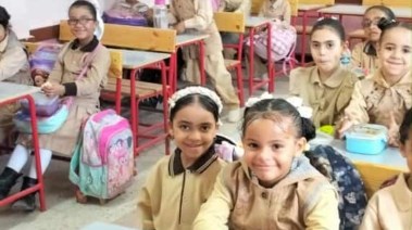 أجواء احتفالية داخل أحد الفصول بمدرسة في مطروح