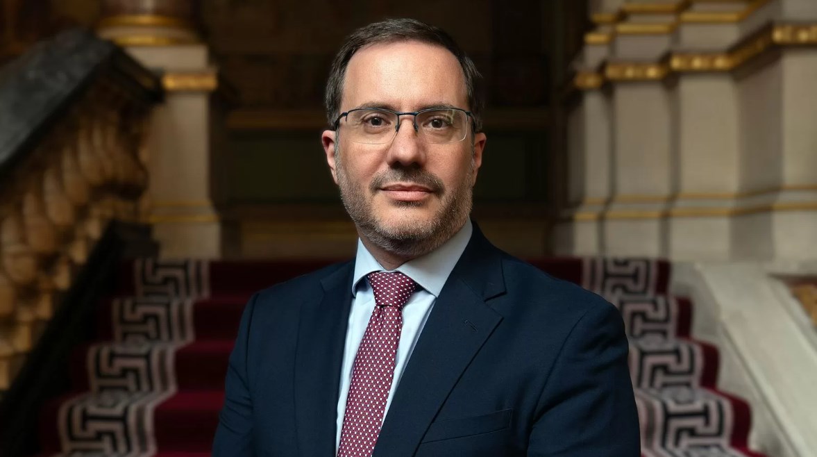 السفير البريطاني لدى مصر مارك برايسون ريتشاردسون