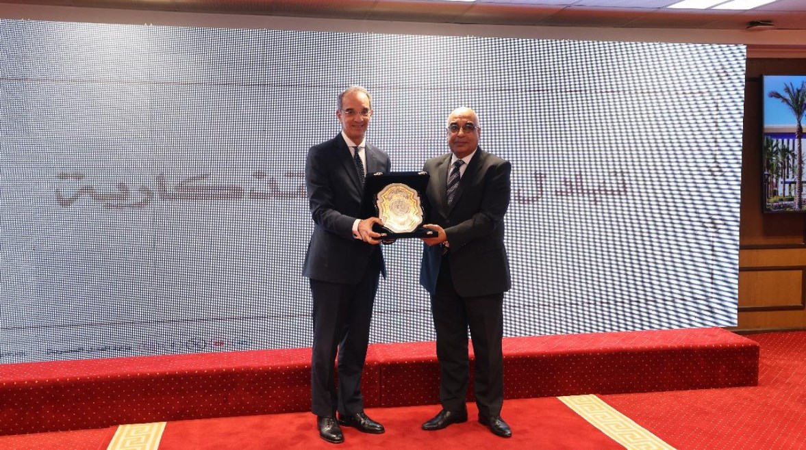 وزير العدل، عدنان فنجري، ووزير الاتصالات وتكنولوجيا المعلومات، عمرو طلعت