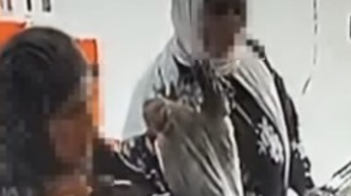 السيدتان المتهمتان بسرقة محلات ذهب السيدتان المتهمتان بسرقة محلات ذهب