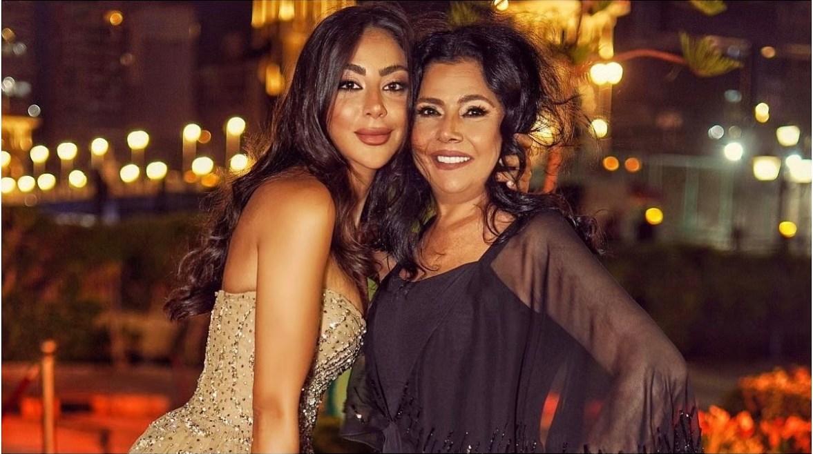 صباح الجزائري وابنتها ترف التقي صباح الجزائري وابنتها ترف التقي