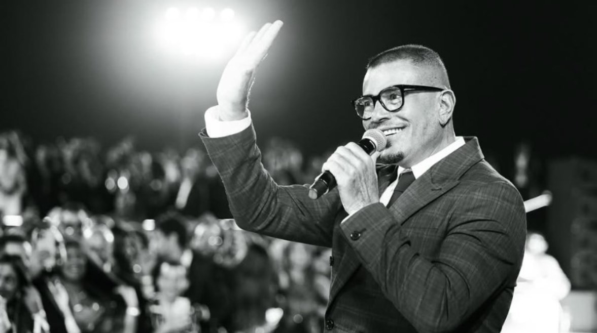 عمرو دياب في حفل الأهرامات