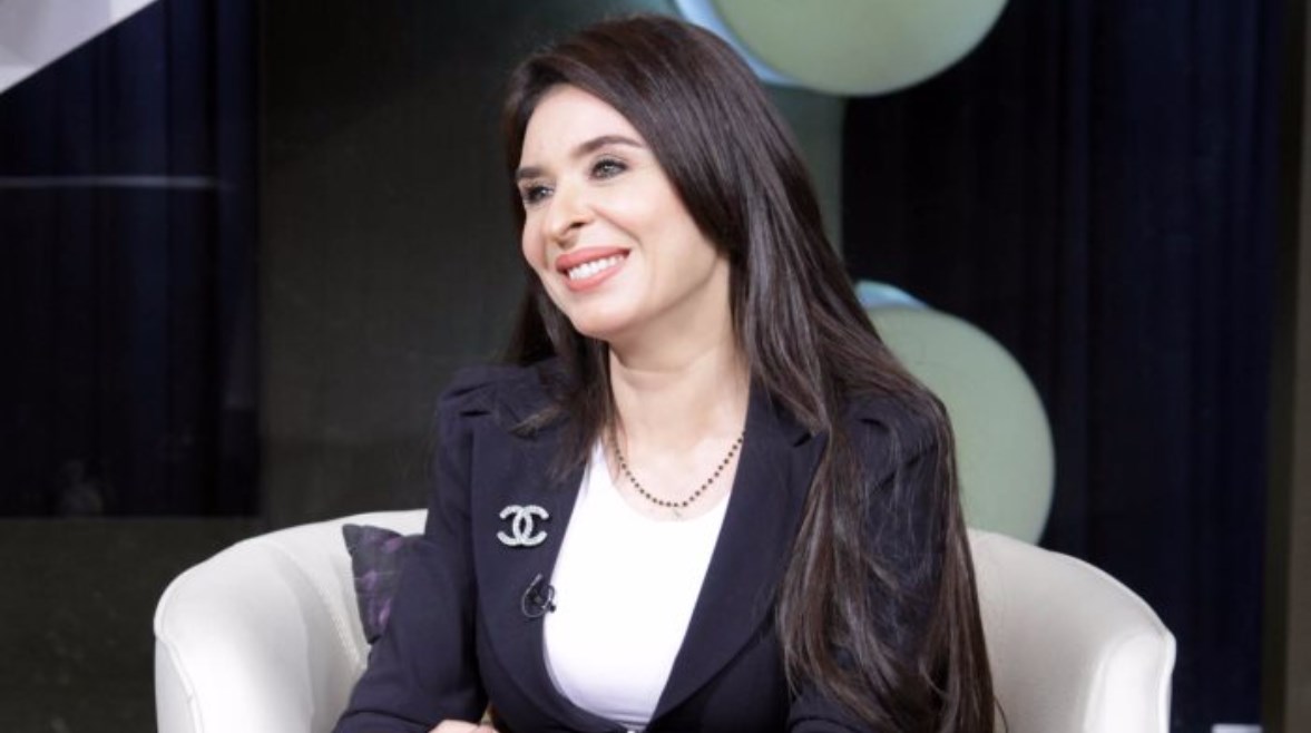 الراقصة دينا