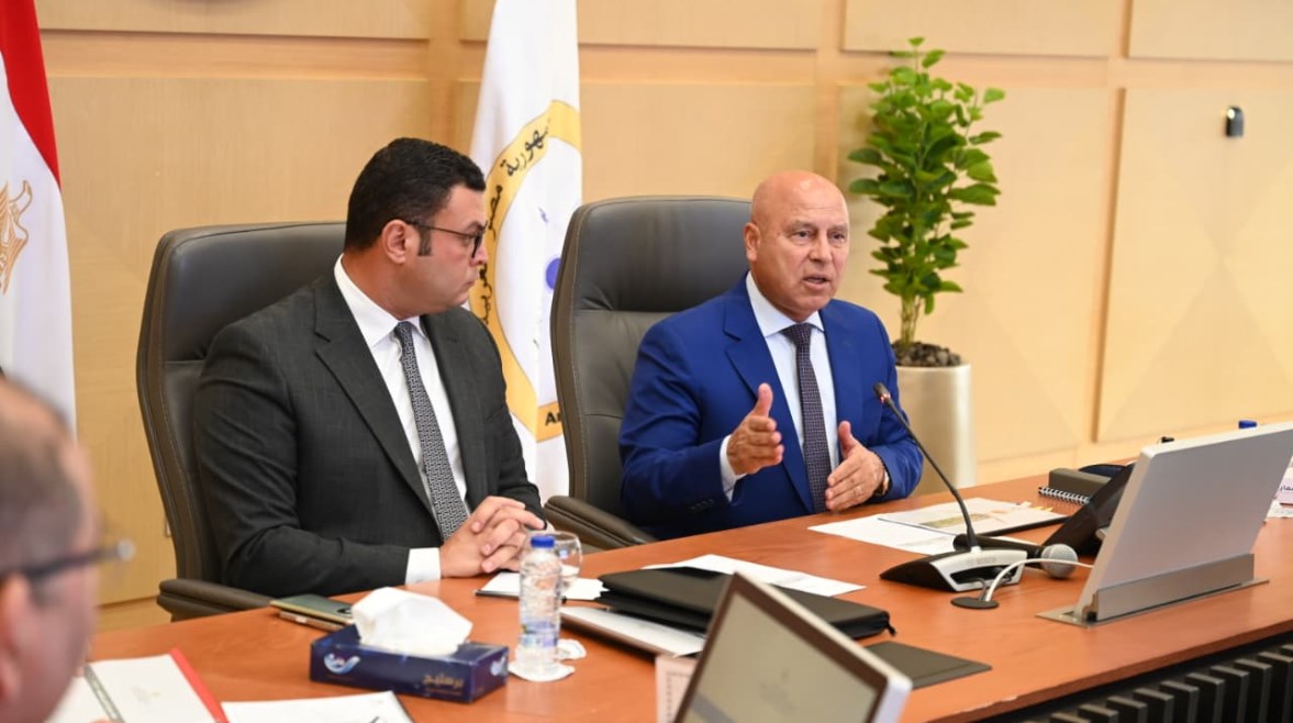  الفريق كامل الوزير ووزير الإسكان