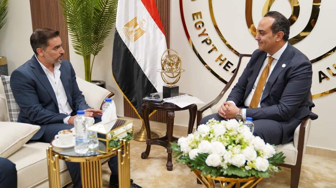 هاني سلامة خلال لقاء مع رئيس الهيئة العامة للرعاية الصحية