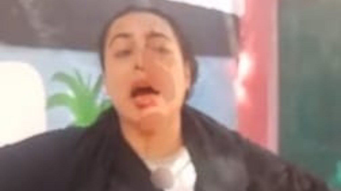 الأم ضحية الاعتداء أمام مدرسة بدار السلام
