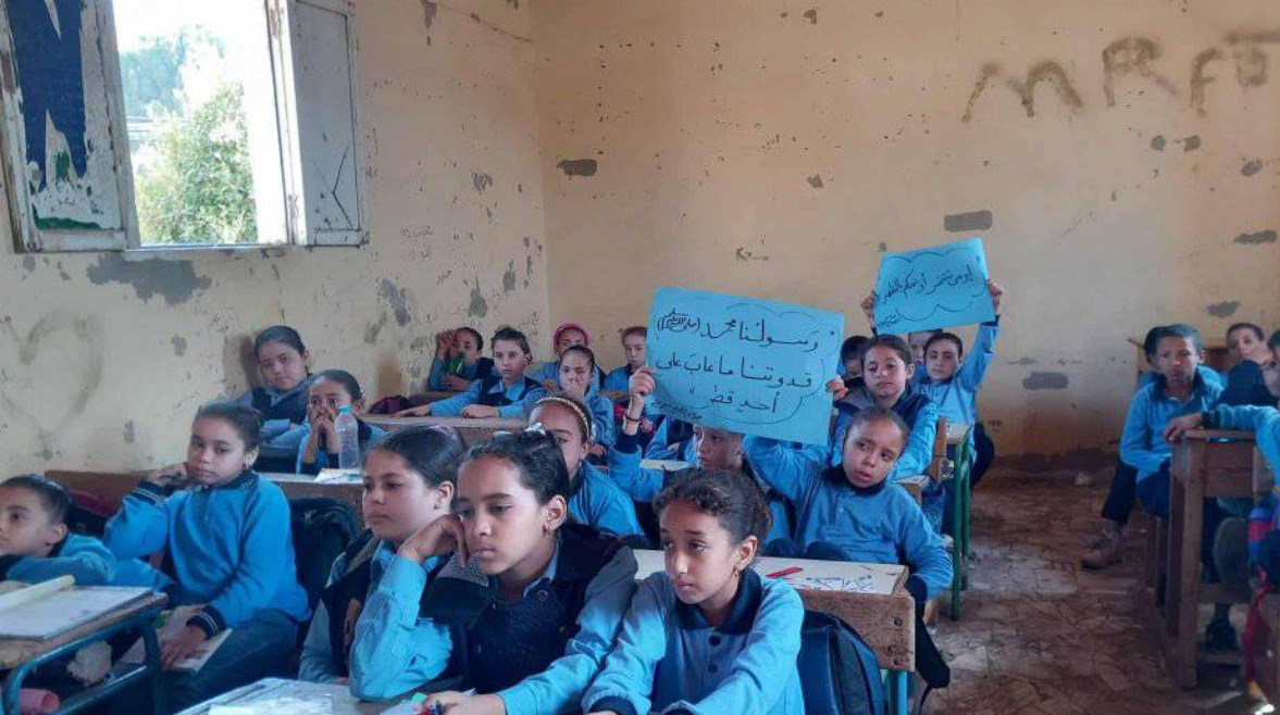 أطفال مدرسة عزبة الصباح البحرية بالمنيا